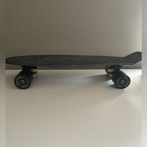 Scale sports 22 inch skateboard